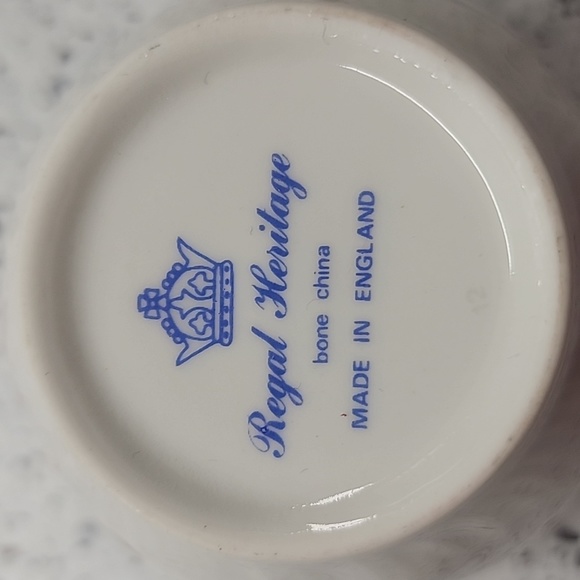 Regal Heritage Bone China Cup and Saucer Yellow Roses Floral Design Gold Trim - Picture 5 of 6